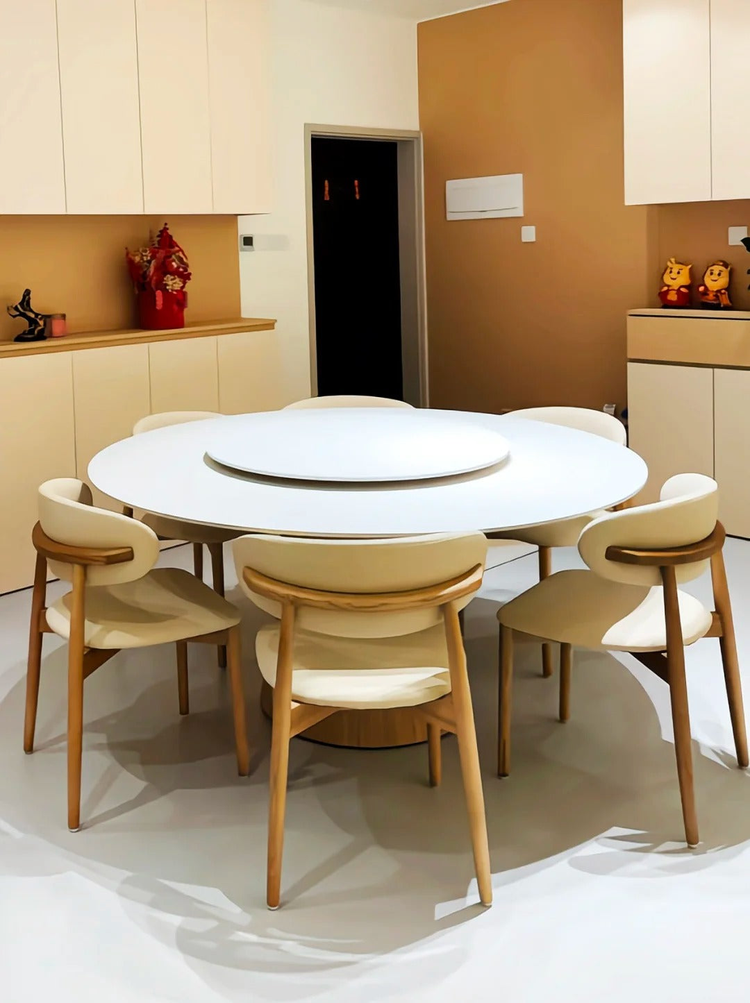 Elegant Dining Set with Modern Design