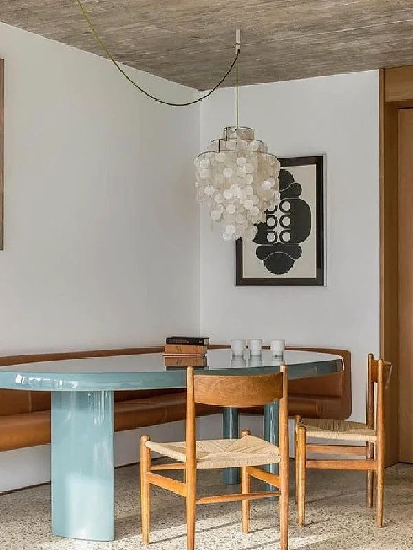 Modern Elegance: A Dining Set with Timeless Charm